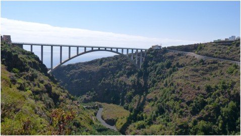 La Palma Wanderung-Los Sauces mit Brücke über de Barranco El Agua