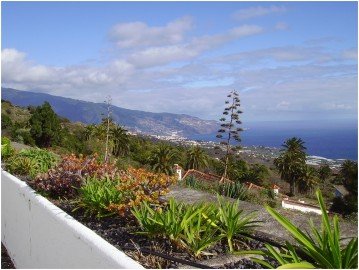 La-Palma-Wandern-Ausblick-von-Mazo-auf-Santa-Cruz-de-La-Palma