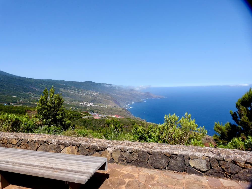 La Palma der Norden Ausblick auf die Steilküste von Ost nach West Wanderweg GR 130 Etappe 3