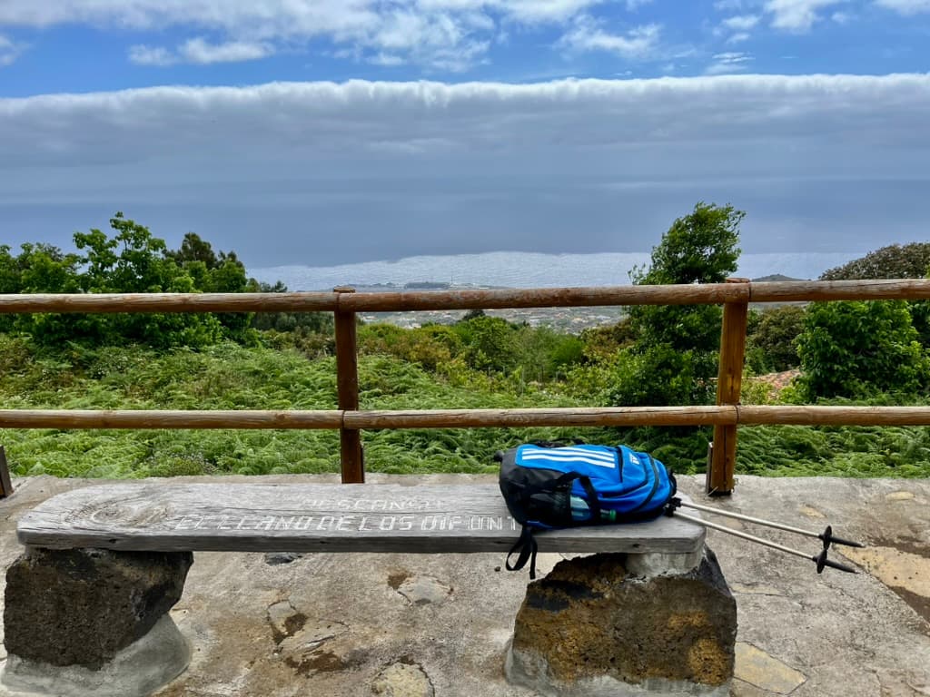 La Palma Wandern Mazo La Palma Wandern auf dem Wanderweg GR 130 bei Mazo kleiner Rastplatz